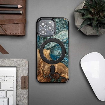 Etui z drewna i żywicy na iPhone 13 Pro MagSafe Bewood Unique Planeta Ziemia - niebiesko-zielone
