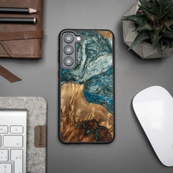 Etui z drewna i żywicy na Samsung Galaxy S23 Plus Bewood Unique Planeta Ziemia - niebiesko-zielone