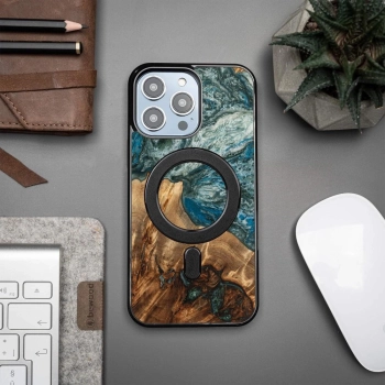 Etui z drewna i żywicy na iPhone 15 Pro Max MagSafe Bewood Unique Planeta Ziemia - niebiesko-zielone
